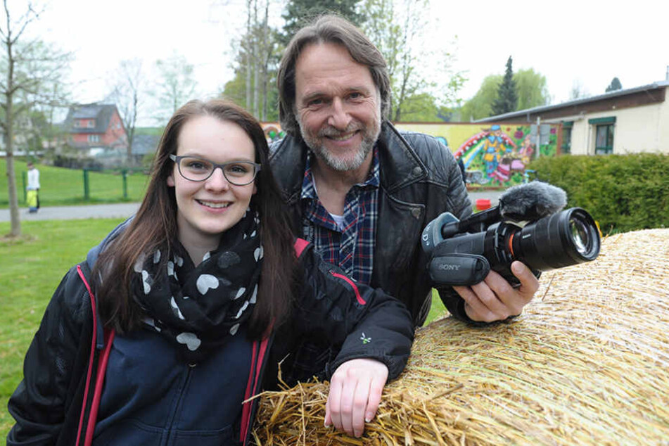 Mit den Leuten von Jugendrätin Elisa Olzmann (17) dreht TV-Moderator Ingo
Dubinski (53) einen Video-Clip über die „Verrückte Landolympiade“.