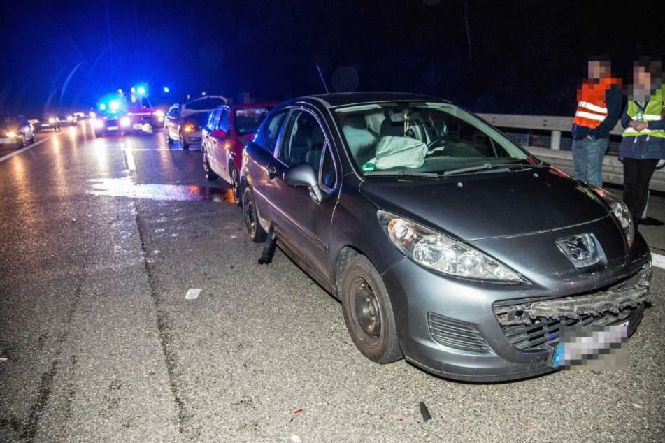 Insgesammt 6 Fahrzeuge wurden bei dem Unfall beschädigt.
