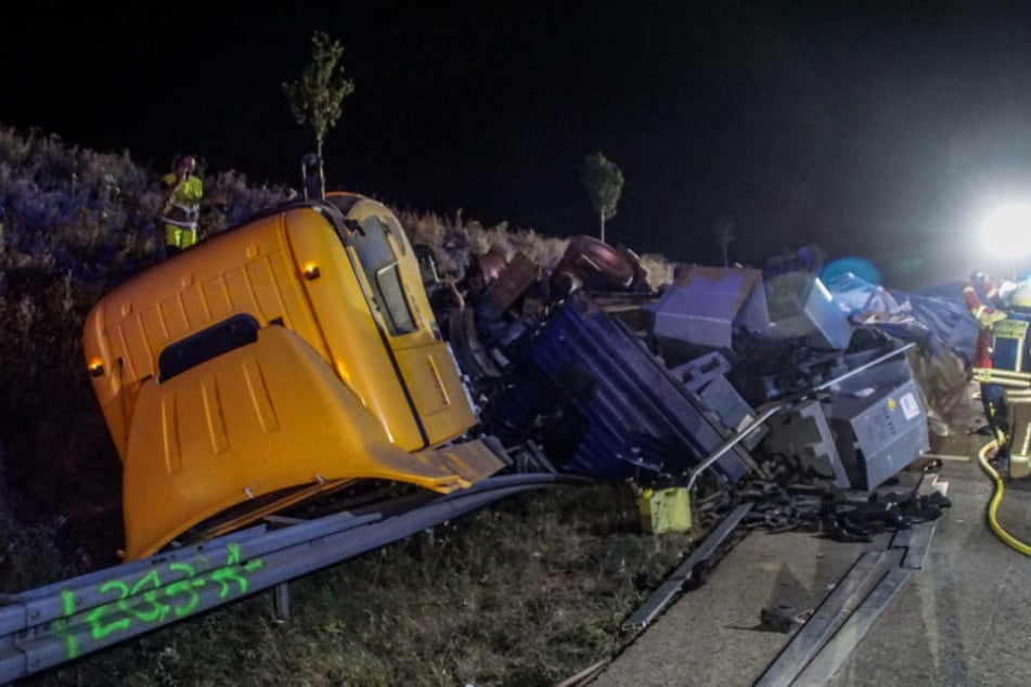 Das völlig zerstörte Wrack des Unglücks-Lastwagens.