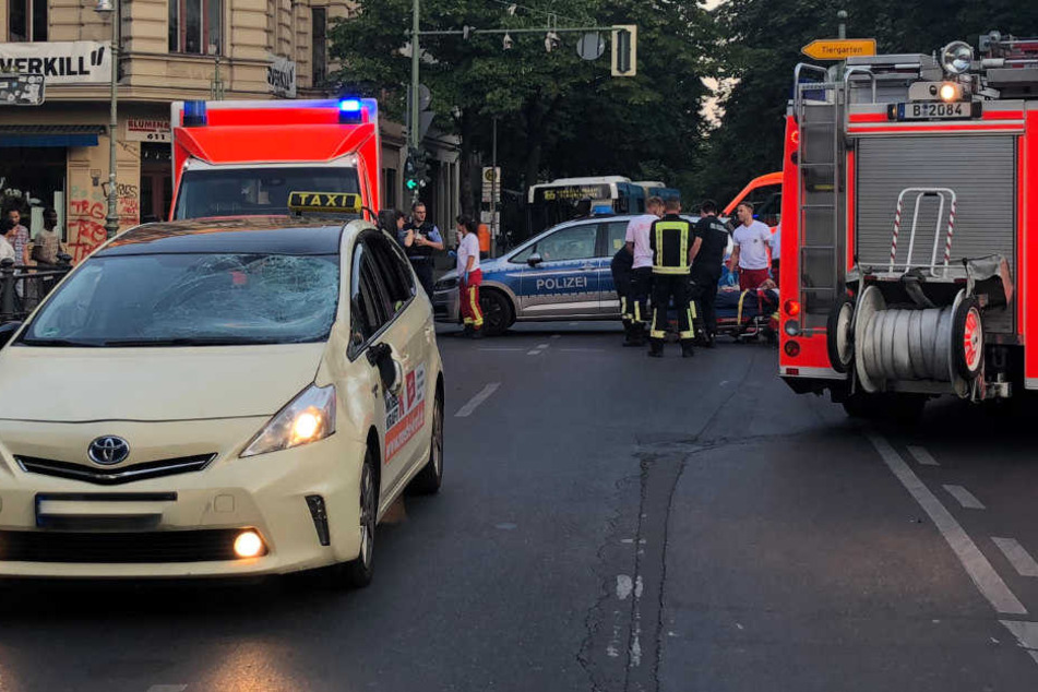 Der Mann wurde vom Taxifahrer erfasst und flog gegen die Windschutzscheibe.