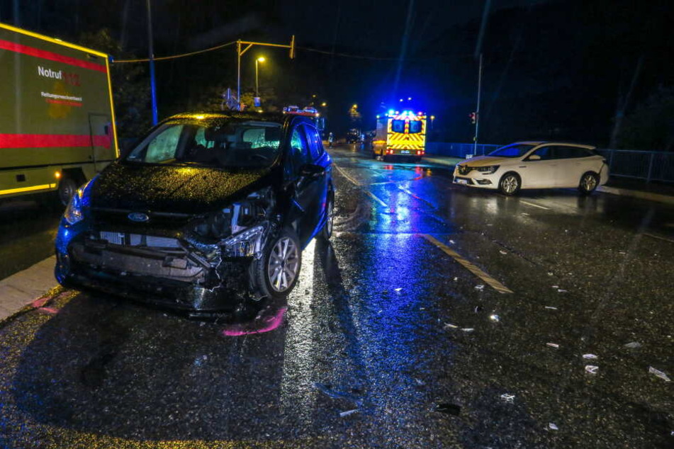 Bei dem Unfall wurde eine Frau verletzt.