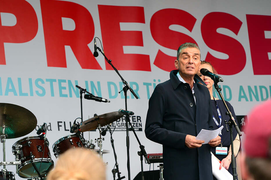 Michel Friedmann fordert die Bundesregierung auf, die Orte mitzuteilen, in denen Juden in Deutschland bedroht werden.