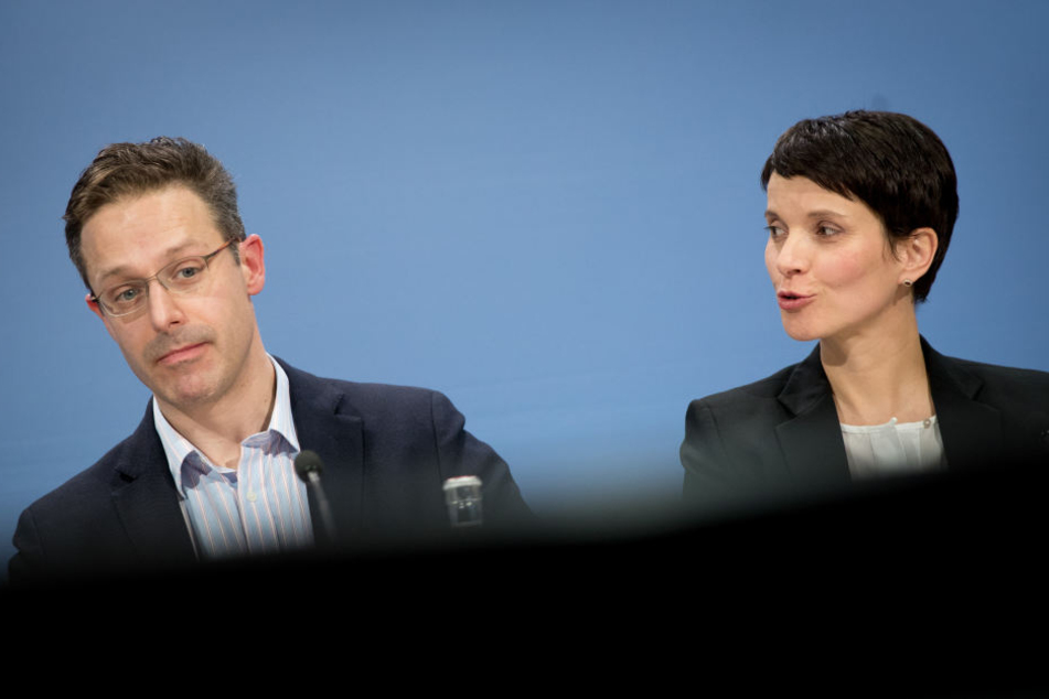 Was Marcus Pretzell und Frauke Petry wohl für einen Geheimplan haben?