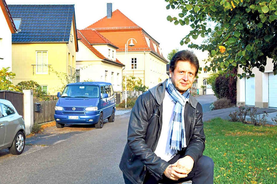 Ordnungsamtsleiter Olaf Lier (58) kam vor ein paar Jahren die Idee, die Häuser um bis zu drei Meter anzuheben.