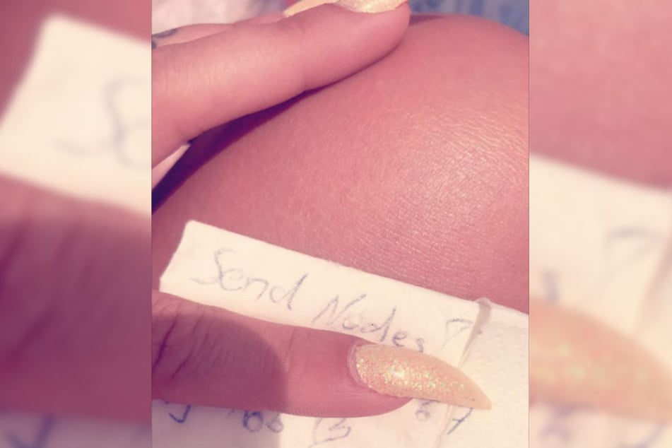 "Send Nudes!" - die Botschaft eines Fans ist eindeutig...
