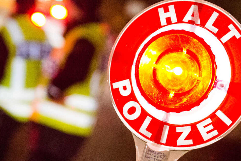 Nachdem die Beamten die Geschwindigkeit maßen, schnappten sie sich den Raser. (Symbolbild)