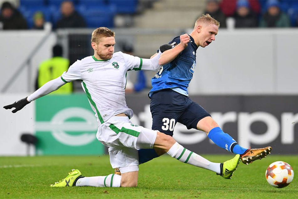 Philipp Ochs (r.) verlängert bei der TSG 1899 Hoffenheim bis 2020 und wird nach Dänemark verliehen.