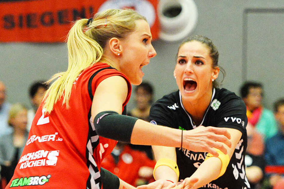 Hätten gern weiter in der Champions League gespielt: Mareen Apitz (li.) und Myrthe Schoot.