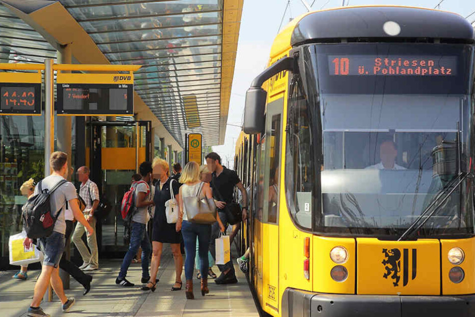 In der Straßenbahnlinie 10 wurde am Mittwochnachmittag eine 13-Jährige belästigt. (Symbolbild)