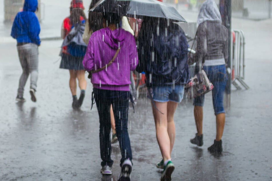 Einige Regionen in Deutschland müssen sich wieder auf viel Regen und sogar Unwetter einstellen.