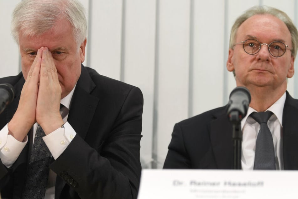 Bundesinnenminister Horst Seehofer und Sachsen-Anhalts Ministerpräsident Reiner Haseloff bei einer Pressekonferenz in Halle (Saale).