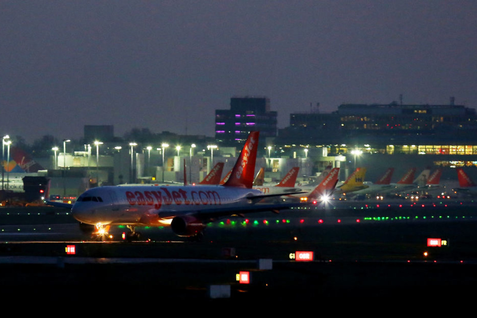 Am Londoner Airport Gatwick herrscht aufgrund einer gezielten Drohnen-Störaktion Chaos.