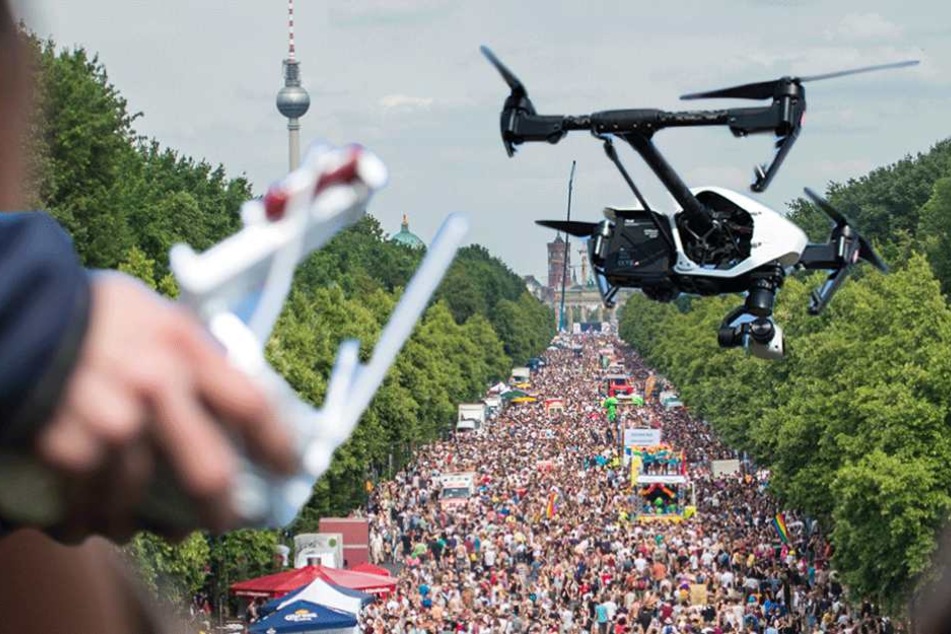 Ein Einsatz von Drohnen bei Großveranstaltungen ist ein Szenario, was für Behörden denkbar ist (Symbofoto/Montage).