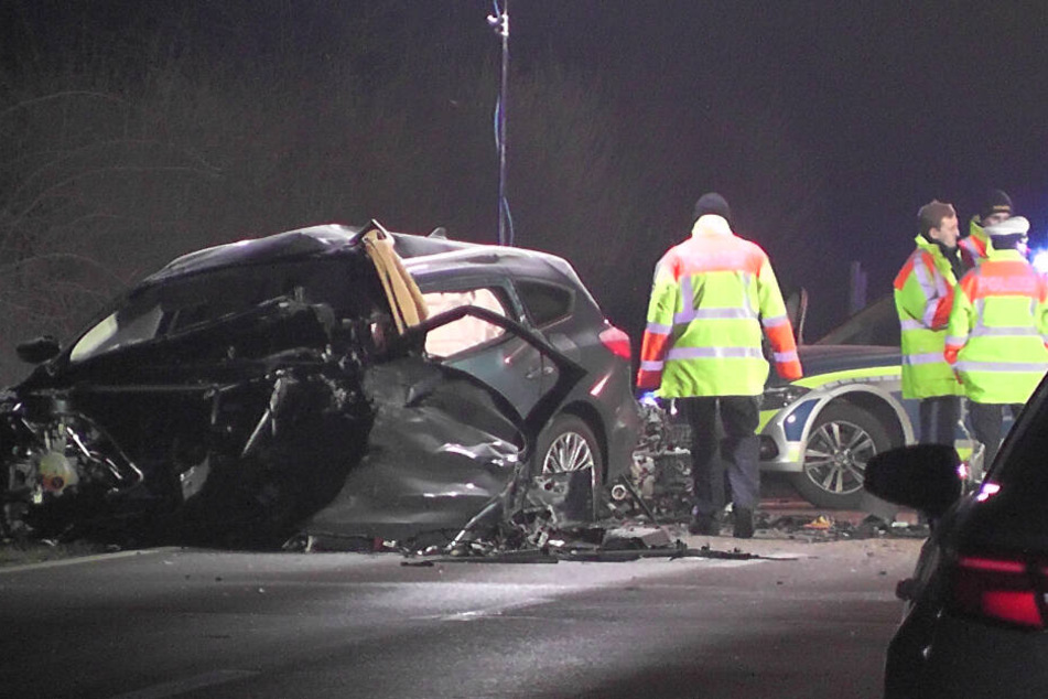 Die beiden Fahrer starben noch an der Unfallstelle.