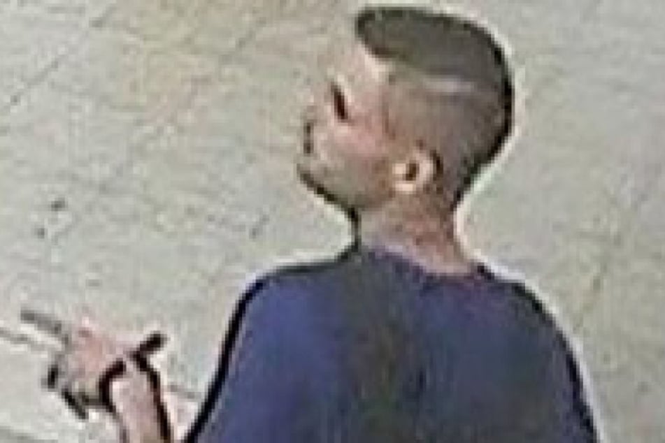 Mit diesem Bild sucht die Polizei nach dem Täter.