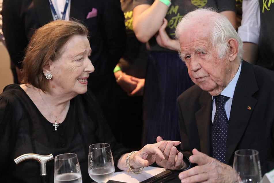 Kurt Biedenkopf (89, CDU) mit seiner Frau Ingrid.