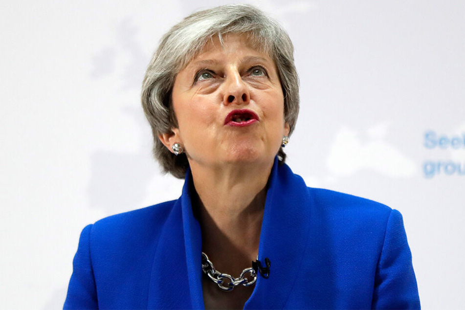 Theresa May (62) will über ein zweites Brexit-Referendum abstimmen lassen!