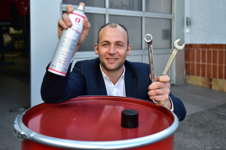 Geschäftsführer Tobias Schwald (34) zeigt die neue Elaskon-Werkstatt.