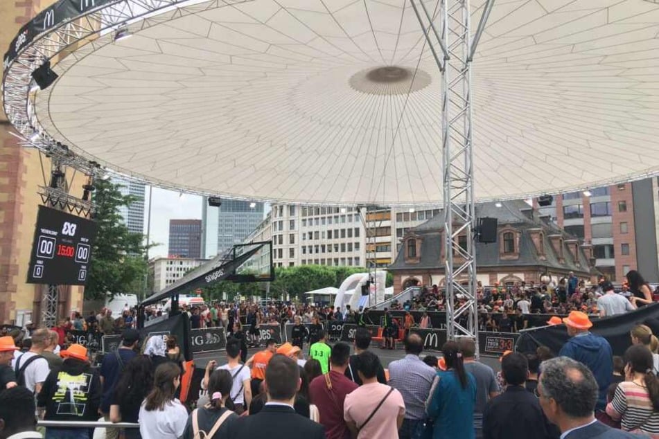 Die Arena war am Freitagnachmittag picke packe voll.