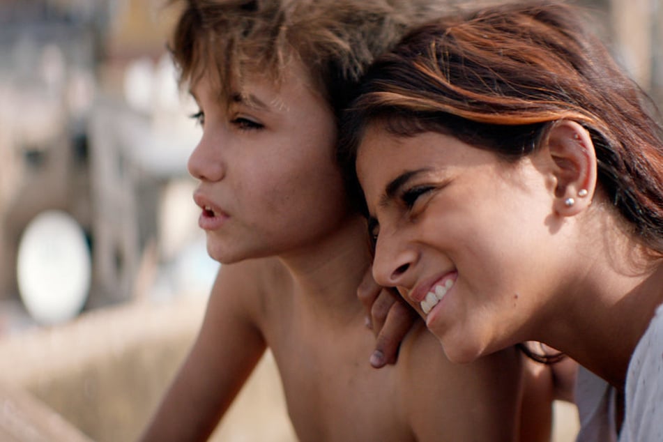 Zain (l., Zain Al Rafeea) mit seiner Schwester Sahar (Cedra Izam).