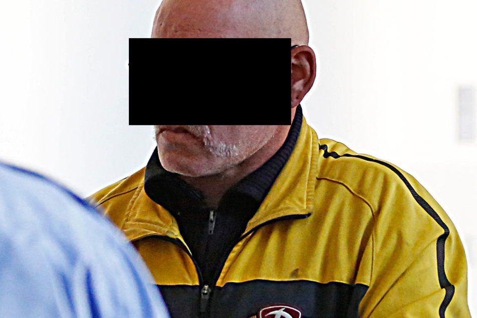 Auf dem Neumarkt raste er mitten in eine Touristengruppe, verletzte eine Frau
und floh.
