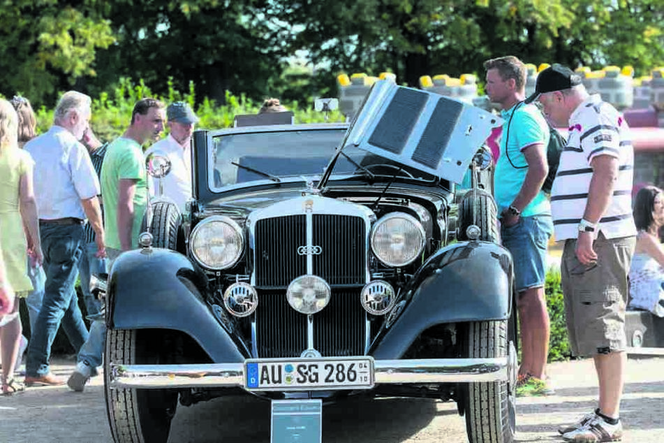 Augenweide: Dieser Horch 830BL wurde als schönstes Fahrzeug bei der Parade prämiert.
