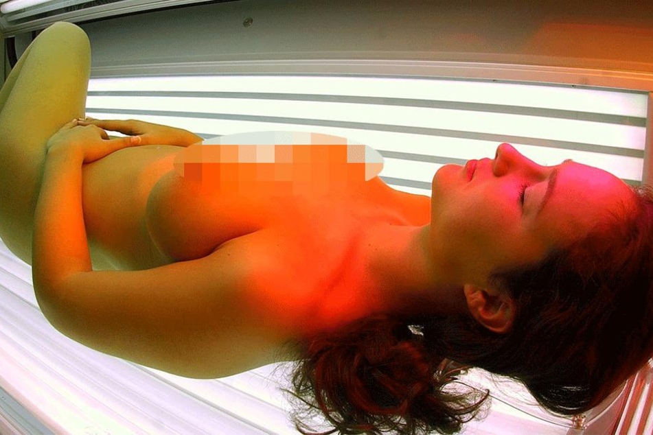 Auf dem Handy des Mannes sollen sich heimlich gefilmte Frauen im Solarium befinden (Symbolbild).