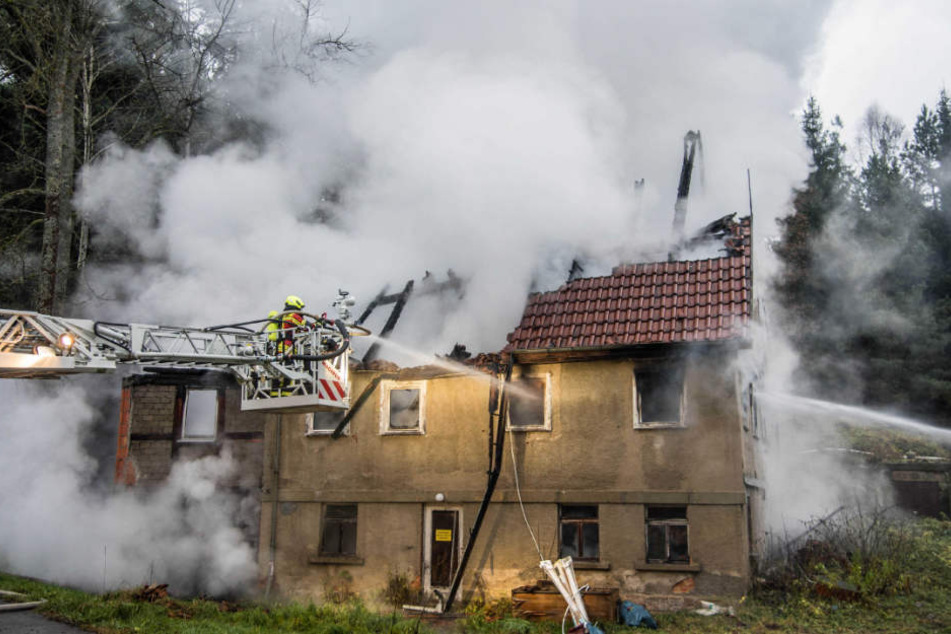 Die Feuerwehr konnte den Brand am Sonntagvormittag löschen.