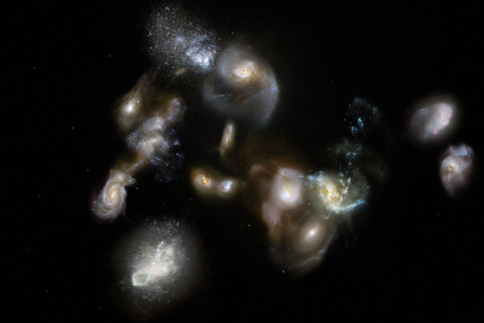 Astronomen haben im jungen Universum überraschend zwei gigantische Ansammlungen großer Galaxien aufgespürt.