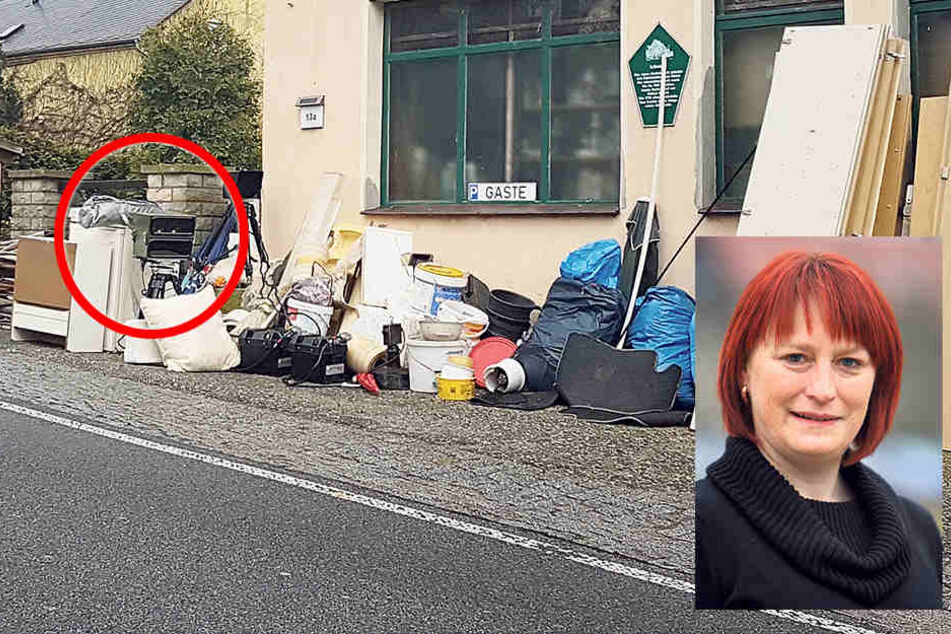 Finden Ihr ihn? So versteckt
blitzte bei Sebnitz
das Ordnungsamt. Ordnungsamts-Chefin
Kerstin
Körne (re.).