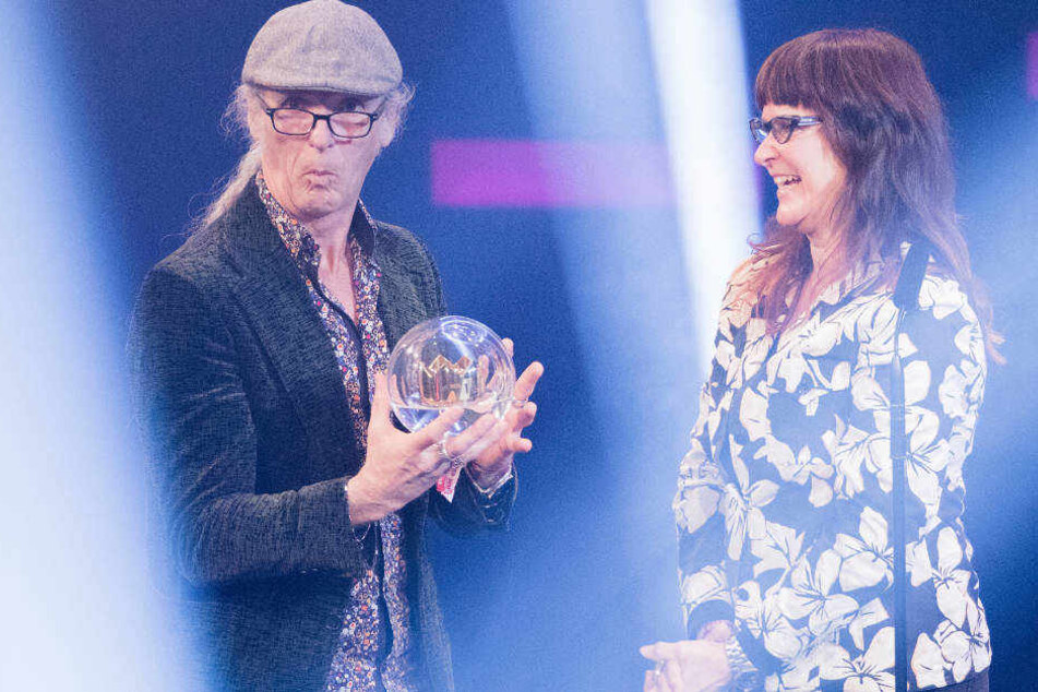 Horst und Birgit Lohmeyer freuen sich über den Sonderpreis und die Unterstützung aus dem Publikum.