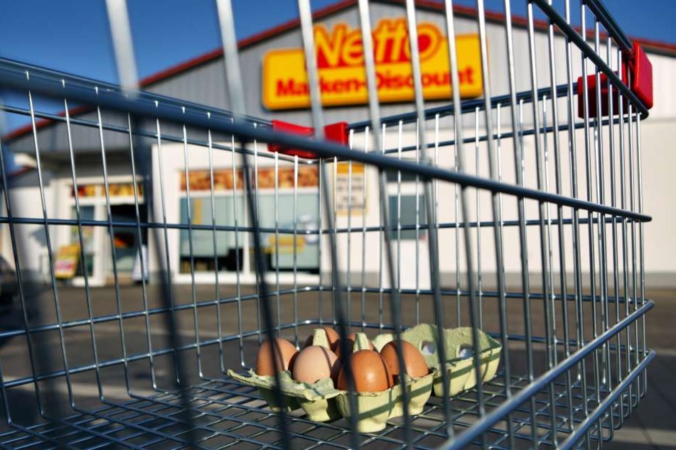Ob Lebensmittel, wie z.B. Eier, in dem Markt kontaminiert wurden, wurde durch das Gesundheitsamt geklärt. (Symbolbild)