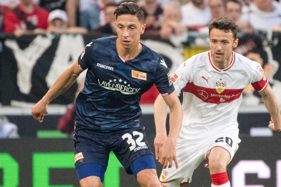 Beim Hinspiel in der Mercedes-Benz Arena kämpfen Berlins Robert Zulj und Stuttgarts Christian Gentner um den Ball.