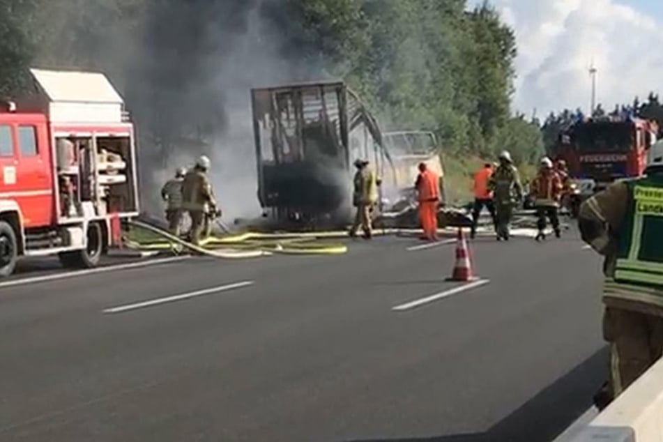Die Autobahn wurde komplett gesperrt.