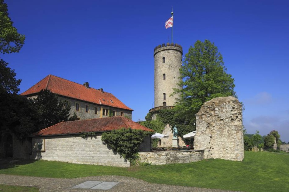 Die Sparrenburg ist Bielefelds Wahrzeichen. Im Dynamik-Städteranking 2016 schlägt Bielefeld Münster eindeutig!