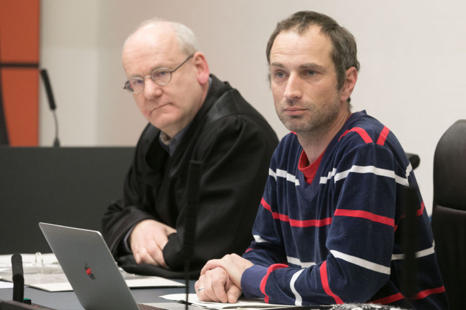 Im Landgericht Dresden: Der
Verein klagte auf Unterlassung (links RA Lichdi, rechts Axel
Steier (41) vom klagenden Verein)