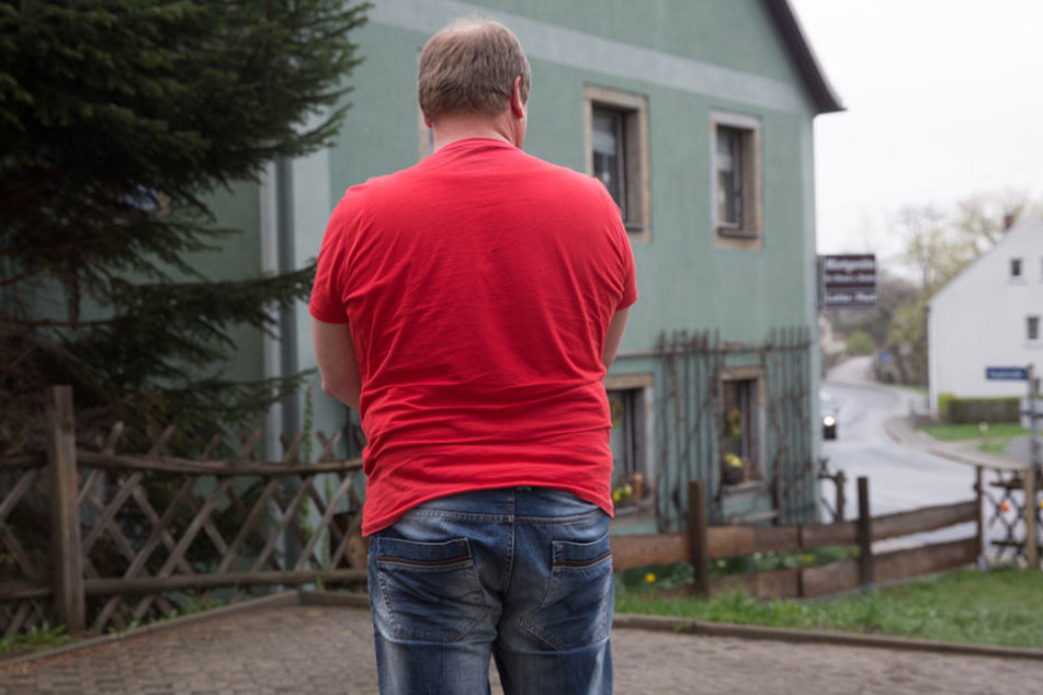 Ralf D. (52) ärgert sich über den dreisten Klau vom Parkplatz weg.