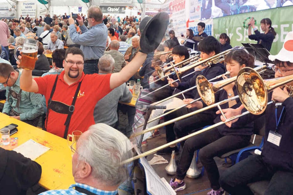 14 Blaskapellen aus elf europäischen Ländern mit insgesamt 700 Musikern spielen auf.
