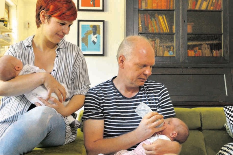 Von kleinauf kümmern sich Elena Pelzer (34 und ihr Mann Jörg (48) gemeinsam um die Zwillinge Tim (l.) und Anna.