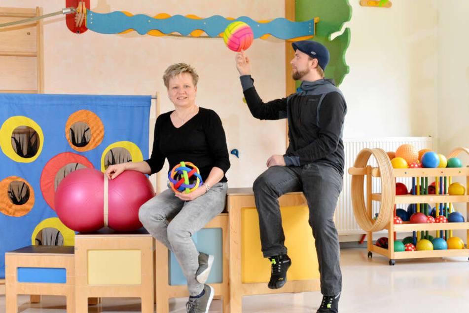 Dipl. Sozialpädagogin und Einrichtungsleiterin Anke Kemter (51) und Kollege Jakob Höfer (30, staatl. anerk. Kindheitspädagoge).