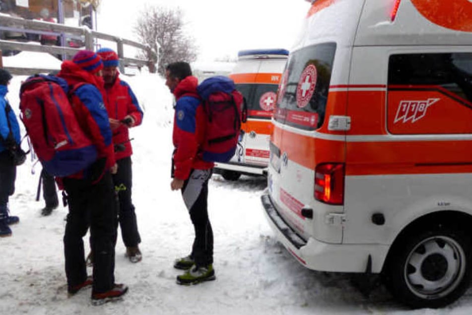 Rettungskräfte bei ihrer Arbeit nach dem Lawinenunglück in Südtirol.