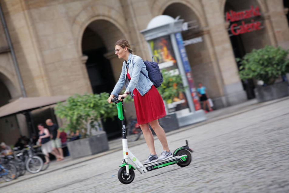 Einmal per App ausgeliehen rollt man innerhalb weniger Momente mit bis zu 20 km/h.