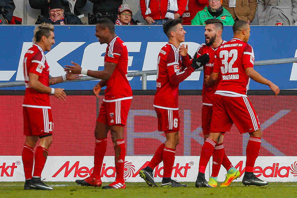 Entscheidender Treffer: Dario Lezcano, Torschütze Roger, Alfredo Morales, RB-Leihgabe Anthony Jung und Marcel Tisserand (v.l.n.r.) feiern nach dem 1:0-Siegtreffer im Hinspiel.