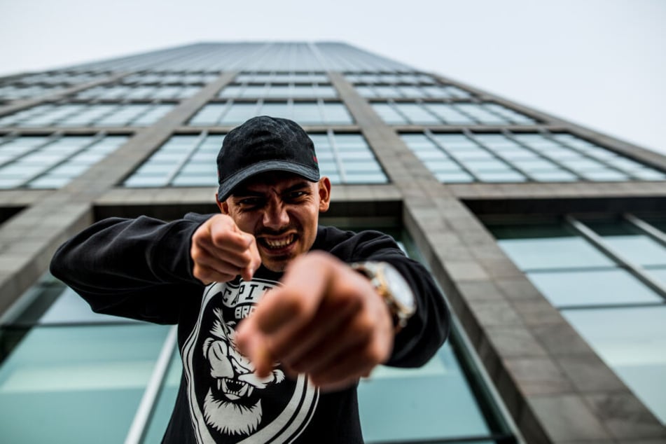 Raper Capital Bra steht erst seit Juli 2018 bei Bushidos Label "ersguterjunge" unter Vertrag. Jetzt schoss er öffentlich gegen seinen (Ex-)Boss.