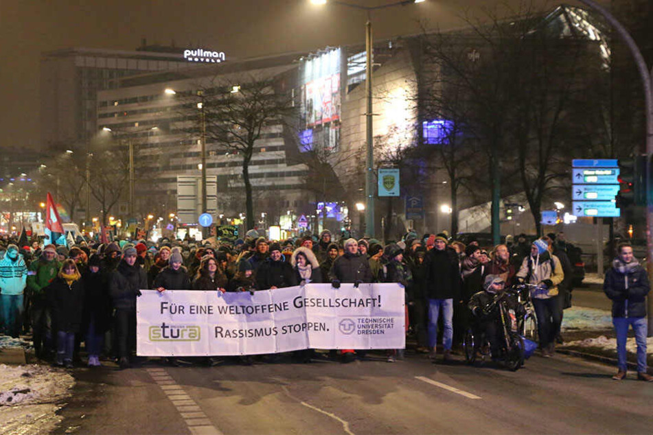 Diese Demo-Teilnehmer warben für eine weltoffene Gesellschaft.