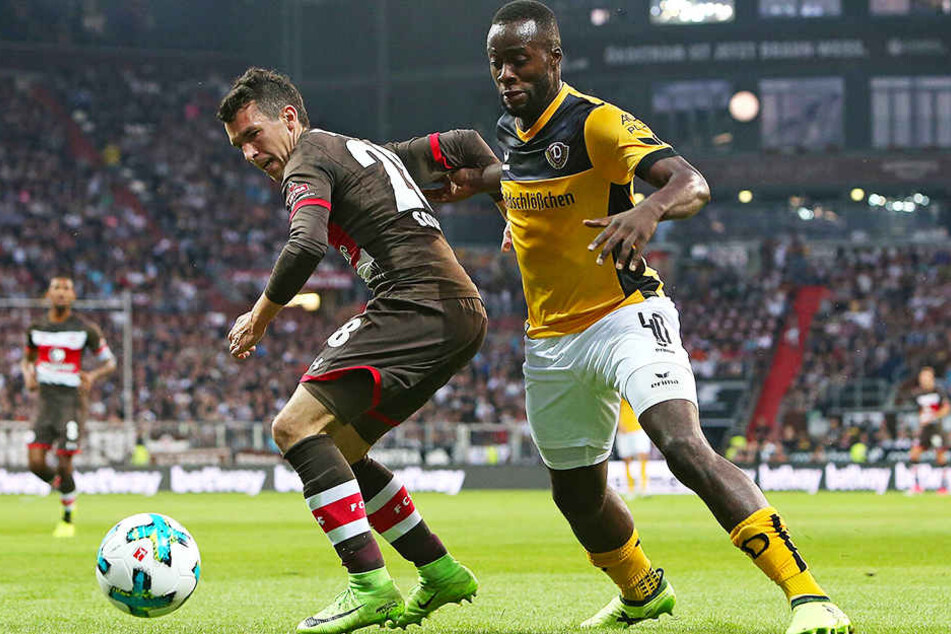Im vergangenen Jahr klebte Dynamos Erich Berko (r.) in dieser Szene an seinem Gegenspieler Waldemar Sobota. Damals durfte Berko von Beginn an - und Samstag?