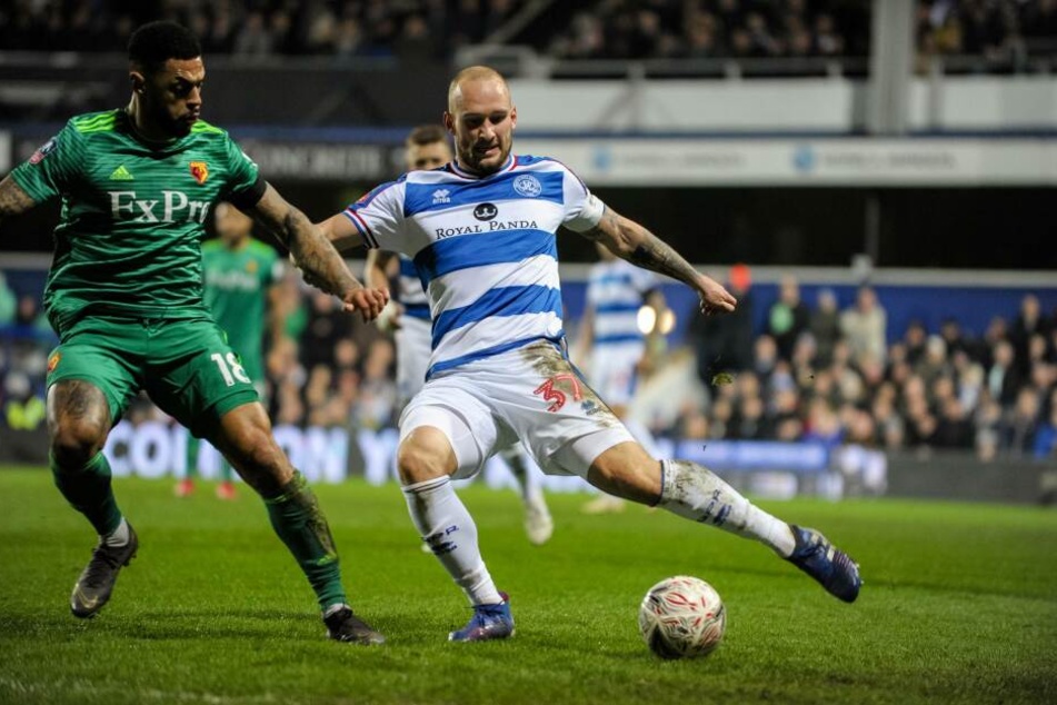 Toni Leistner (re.) schied am Freitag mit den Queens Park Rangers im Pokal aus und wurde dann übel beleidigt.