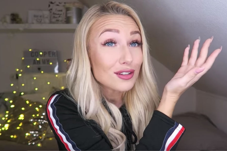 Jessica reagiert bei YouTube äußert amüsant auf die Kommentare ihrer Hater.