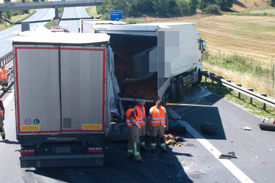 Zwei Lkw stießen auf der Autobahn 4 in Richtung Dresden zusammen.
