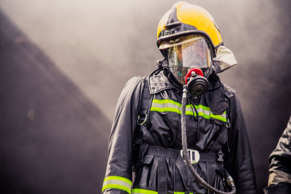 50 Feuerwehrleute waren nötig, um den Brand unter starker Rauchentwicklung in den Griff zu bekommen. (Symbolbild)
